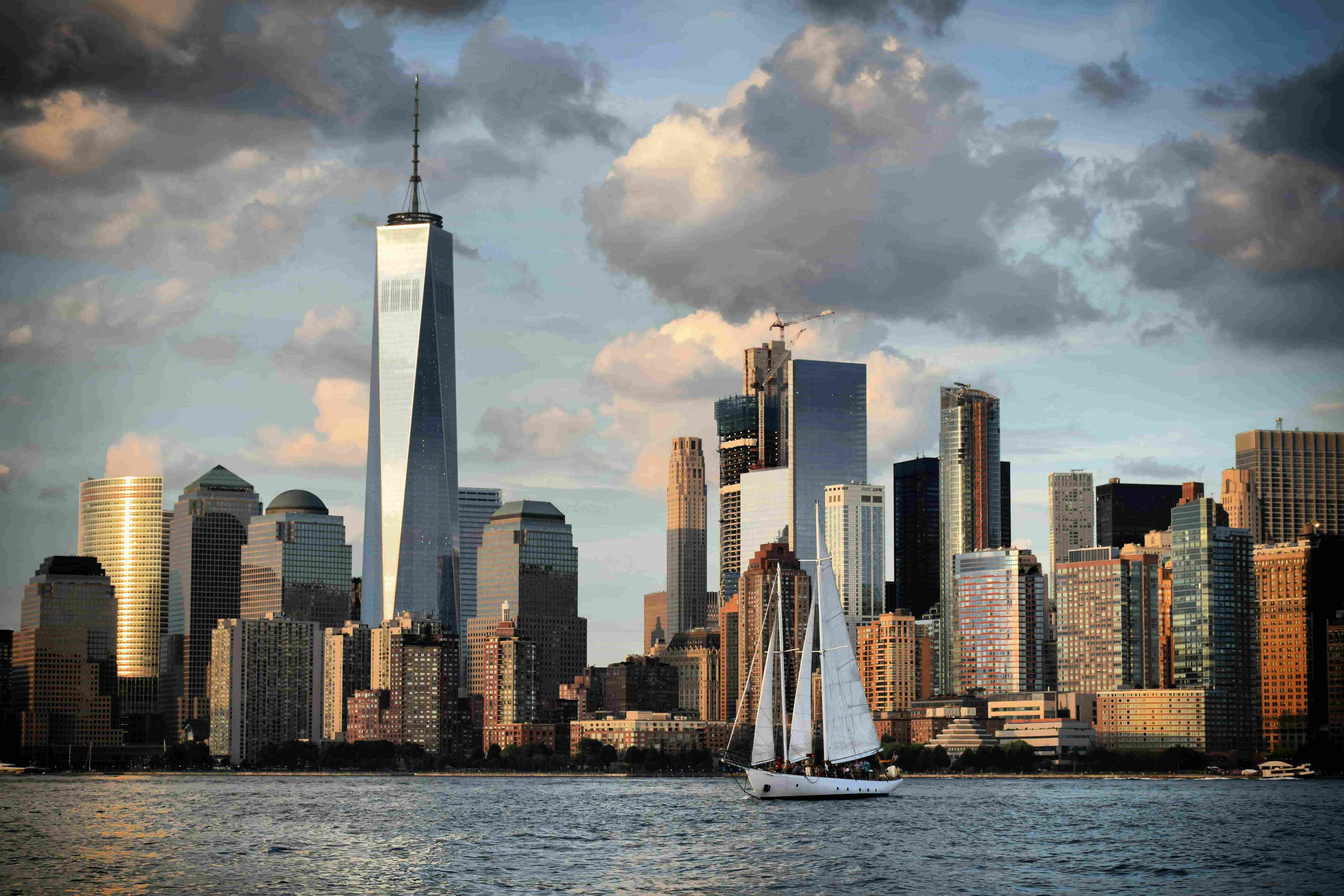 إطلالة على أفق دبي عند غروب الشمس