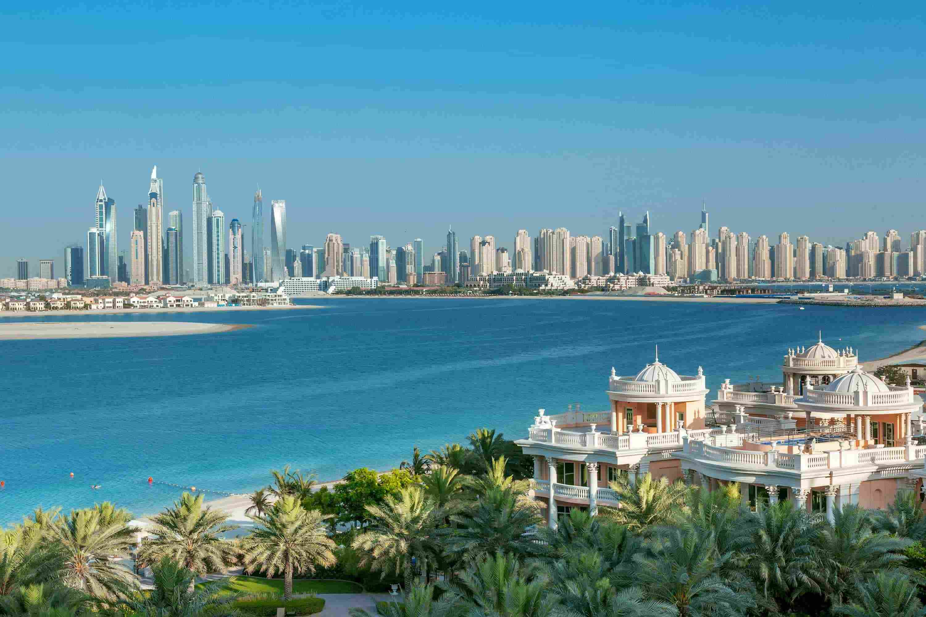 Quartier résidentiel de villas à Dubai avec espaces verts