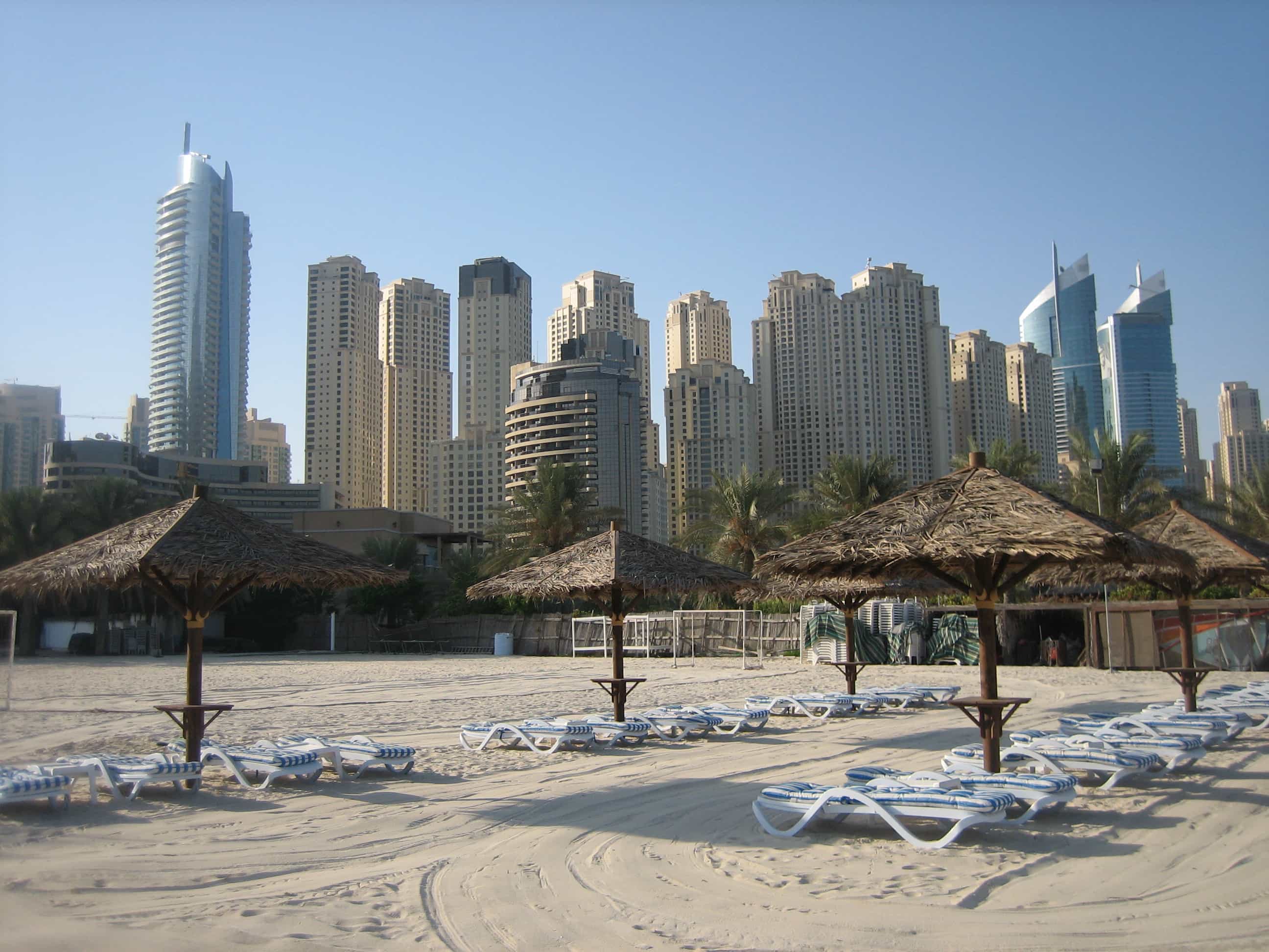 Plage de Jumeirah avec vue sur le Burj Al Arab